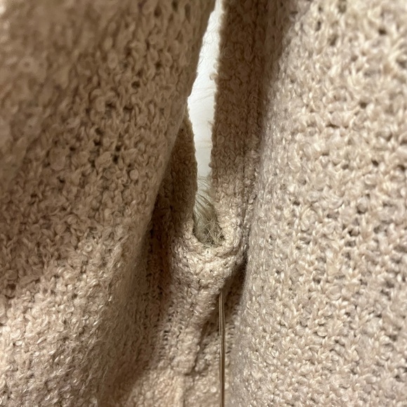 Sleeveless Cardigan with Faux Fur - Picture 10 of 15